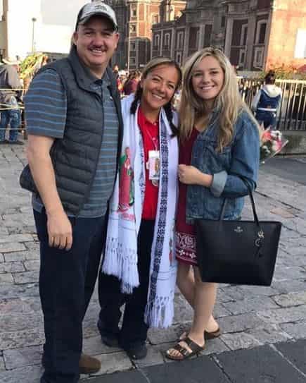 Kassandra Gutierrez loves enjoying outdoor view with her beloved parents. Is Kassandra married or still single till date?